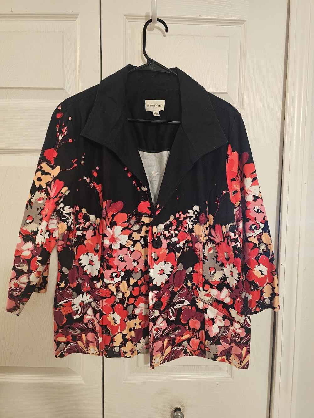 Studio Works Floral Jacket 3/4 Sleeves Has Slight Stretch Sz Xl Button Closure